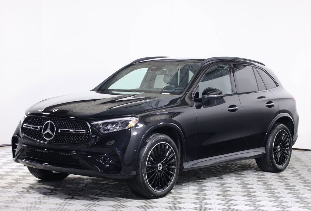 Used 2024 Mercedes-Benz GLC 300 4MATIC image 3