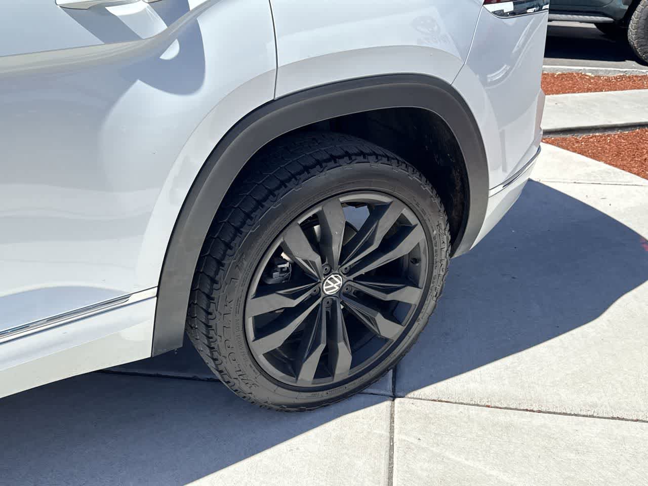 Used 2021 Volkswagen Atlas Cross Sport SEL R-Line AWD/4WD image 8