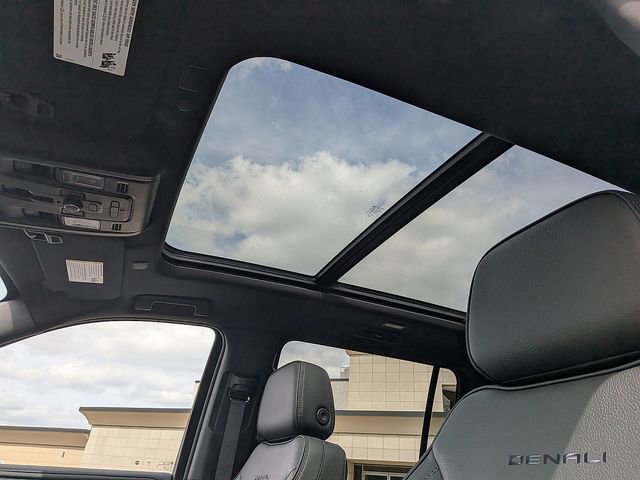 Used 2024 GMC Yukon XL Denali AWD/4WD image 22