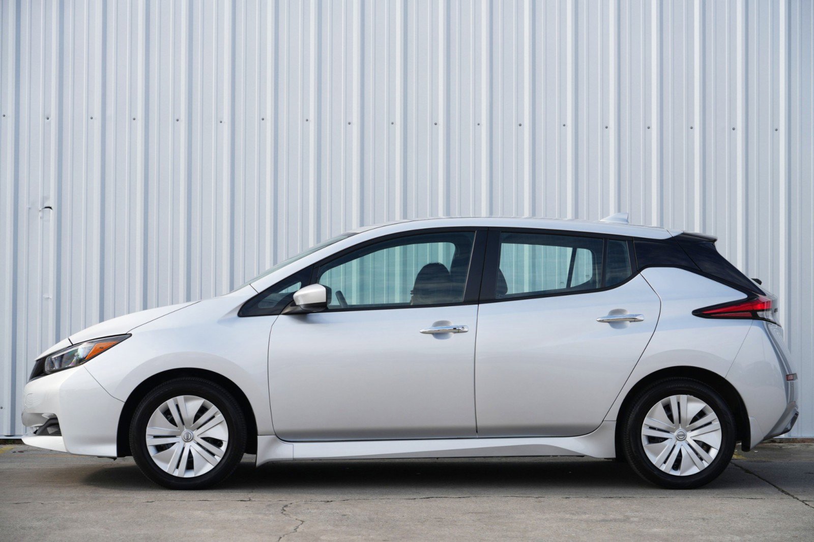 Used 2023 Nissan Leaf S image 8