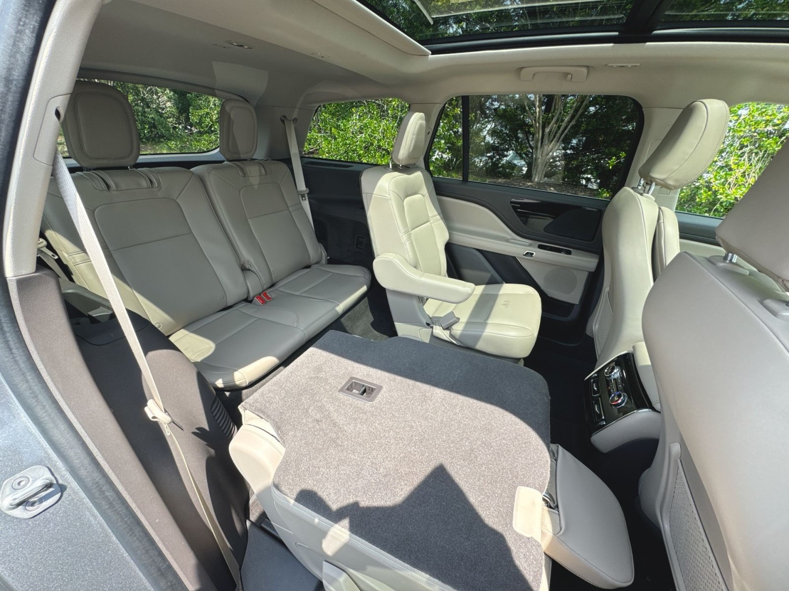Used 2023 Lincoln Aviator AWD w/ Premium Package image 32