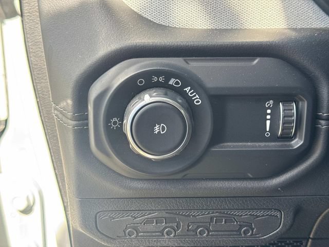 Used 2025 Jeep Wrangler Unlimited Sahara AWD/4WD image 26