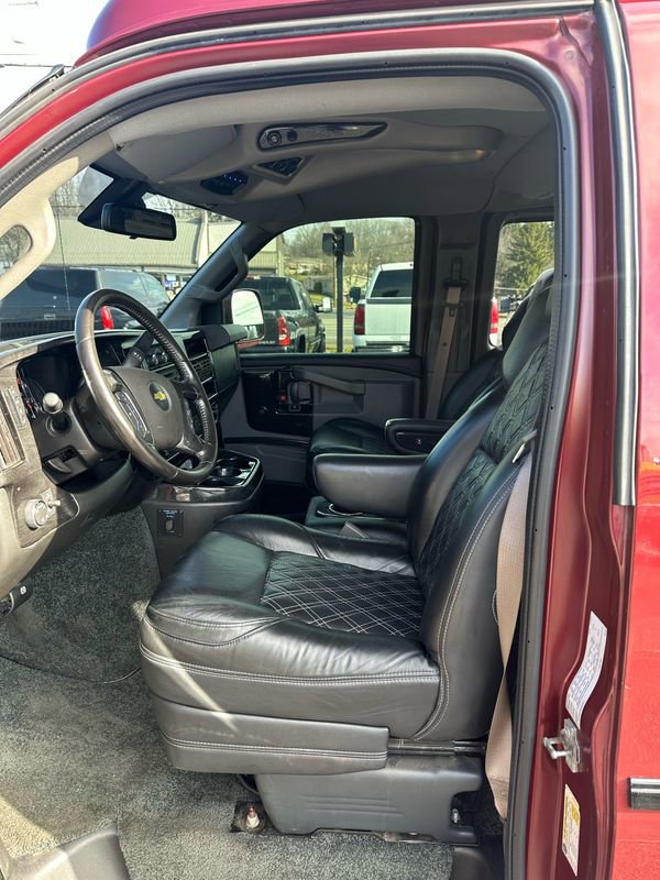 Used 2021 Chevrolet Express 2500 LS w/ Enhanced Convenience Package image 9