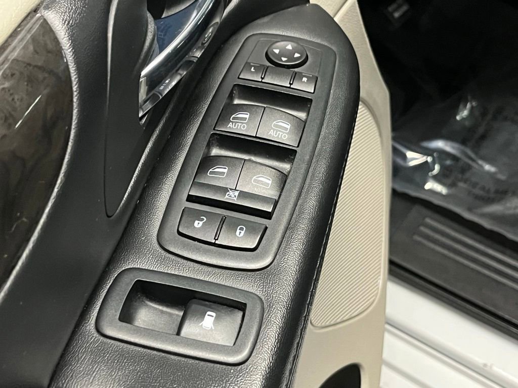 Used 2020 Dodge Grand Caravan SE w/ Rear Park Assist Package image 12