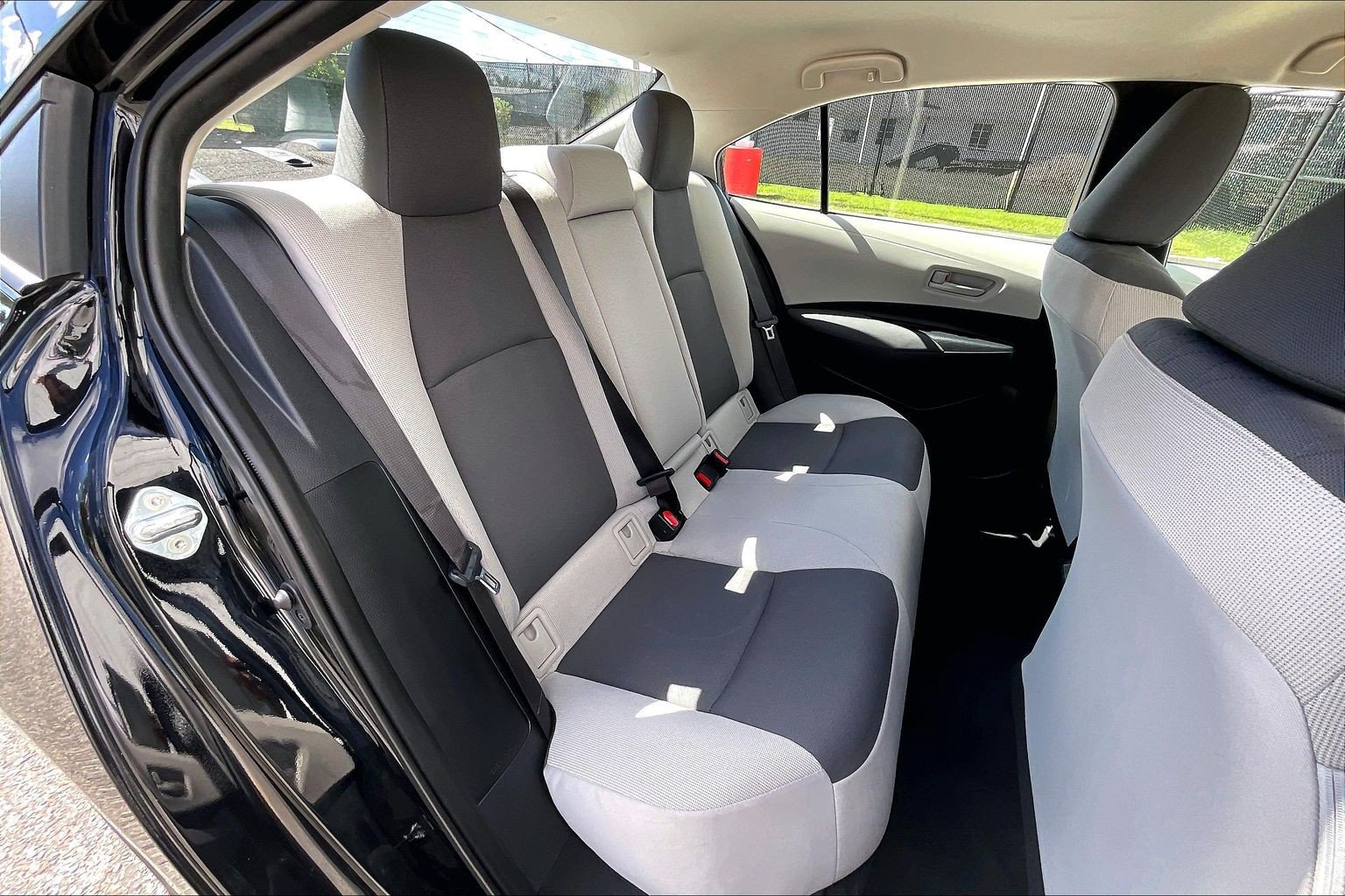 Used 2025 Toyota Corolla LE FWD image 31