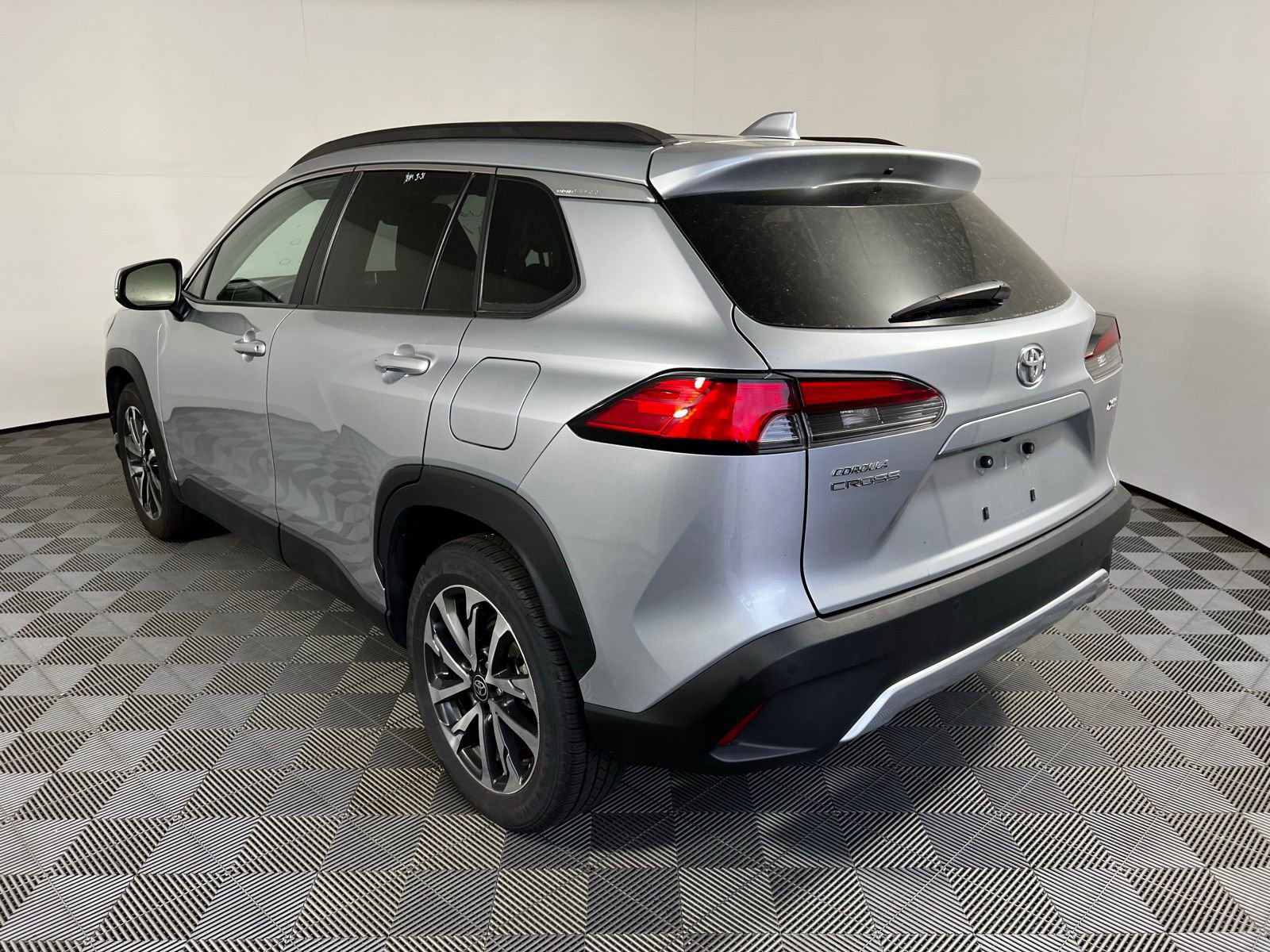 Used 2024 Toyota Corolla Cross XLE FWD image 7