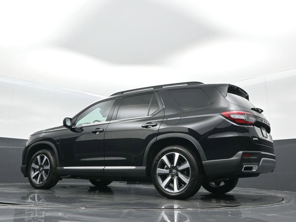 Certified 2025 Honda Pilot Touring image 17