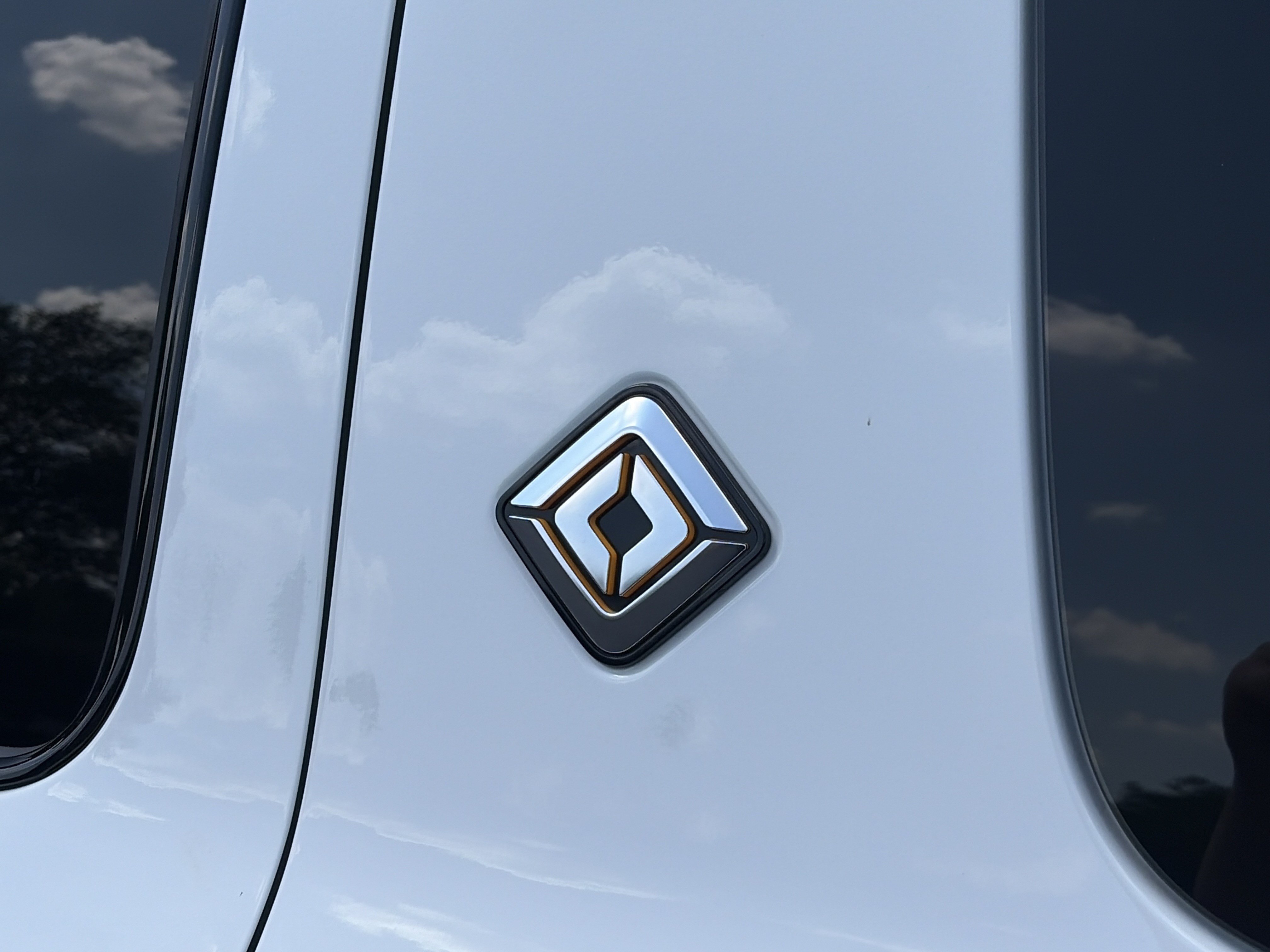 Used 2022 Rivian R1S Launch Edition AWD/4WD image 9