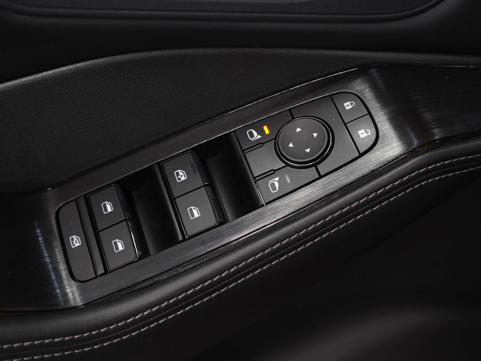 Used 2023 Nissan Rogue SV w/ SV Premium Package image 22