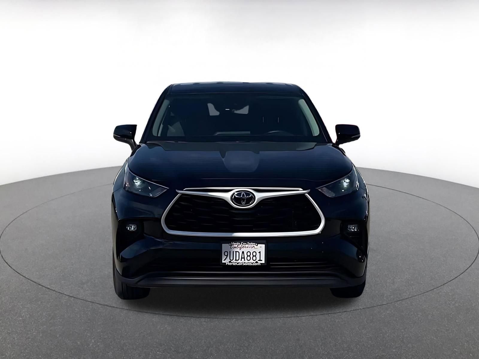 Used 2025 Toyota Highlander LE image 3