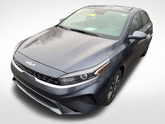Used 2023 Kia Forte LXS w/ LXS Technology Package image 5