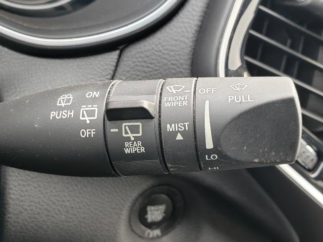 Used 2019 Jeep Cherokee Limited image 23