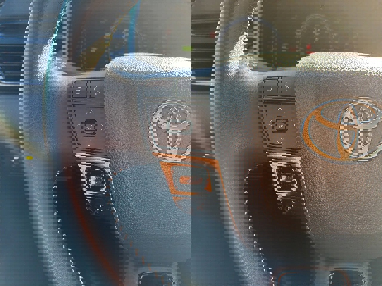 Used 2025 Toyota Camry SE image 13