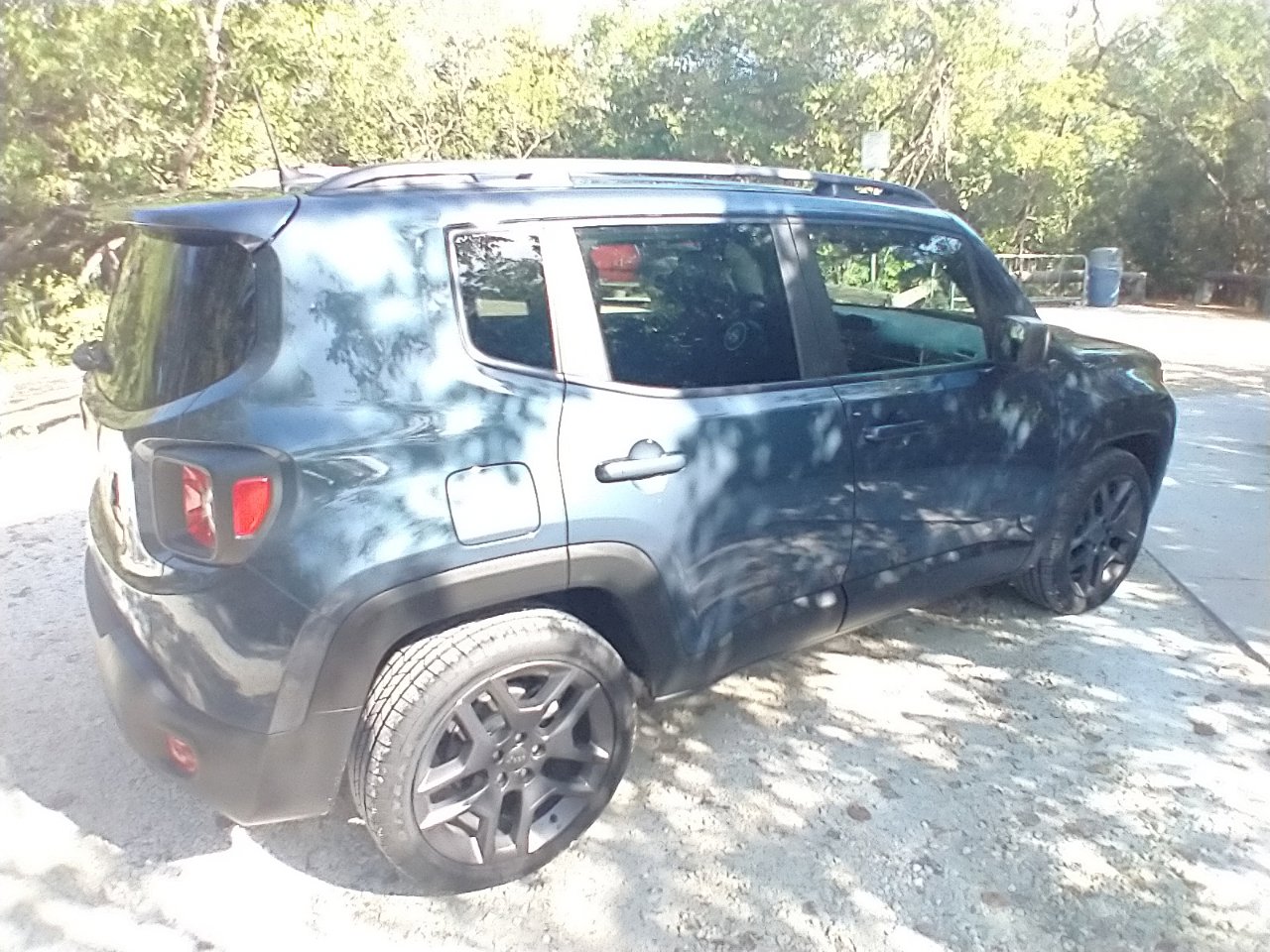 Used 2021 Jeep Renegade Latitude FWD image 5