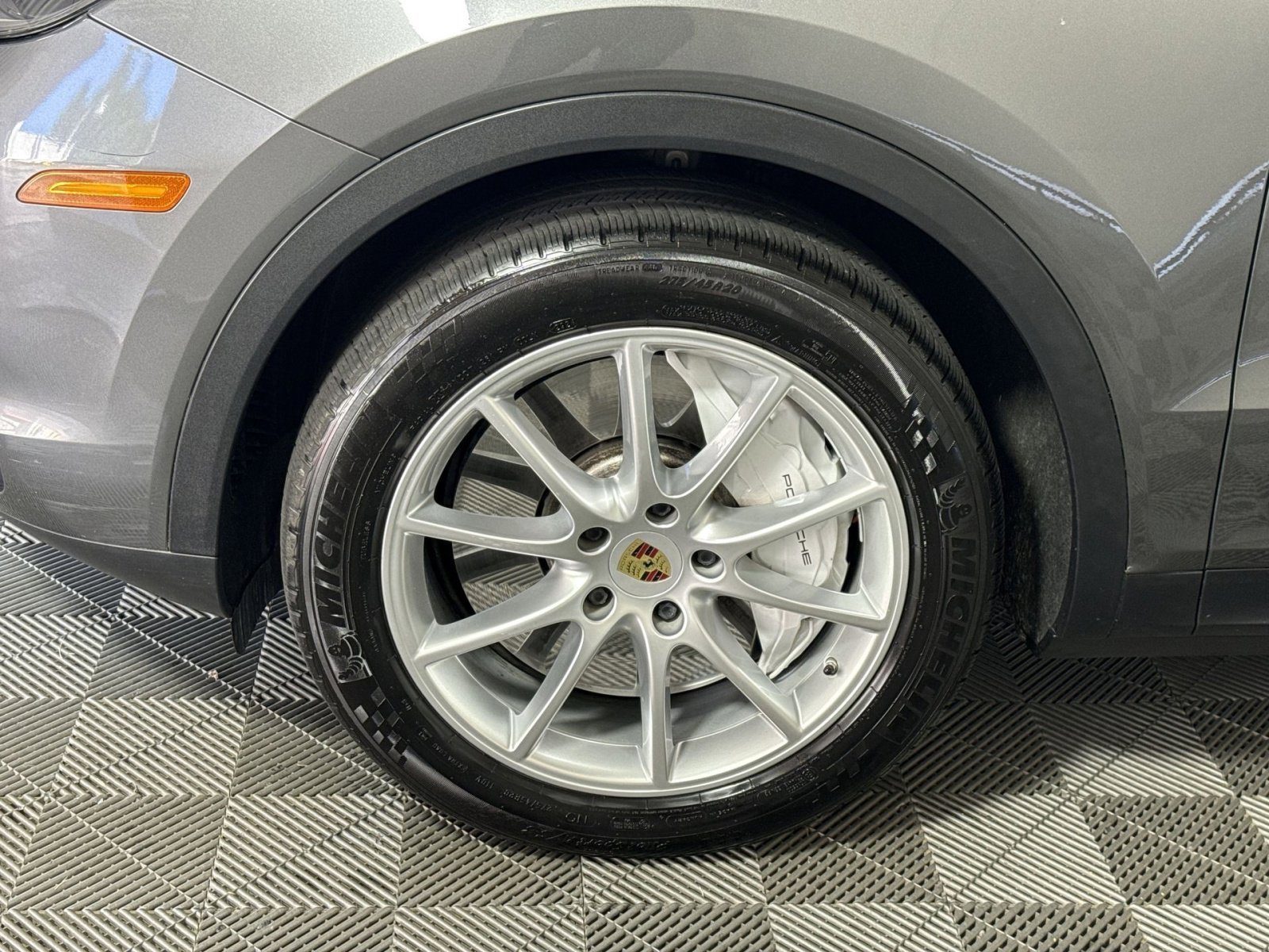 Used 2020 Porsche Cayenne AWD/4WD image 12