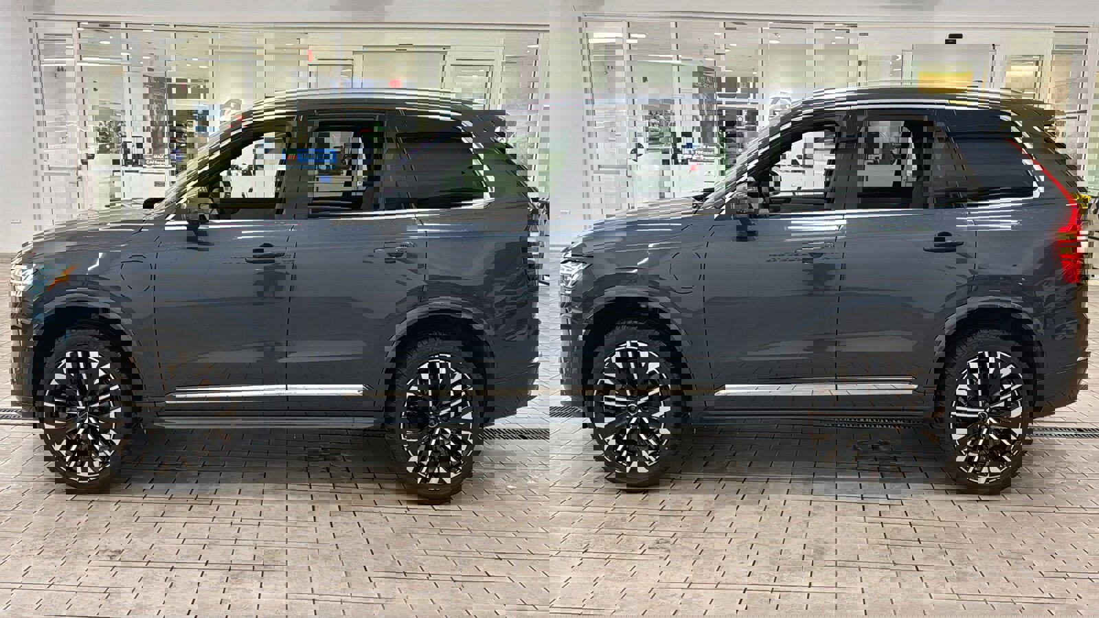 New 2026 Volvo XC90 T8 Plus w/ Protection Package Premier image 8