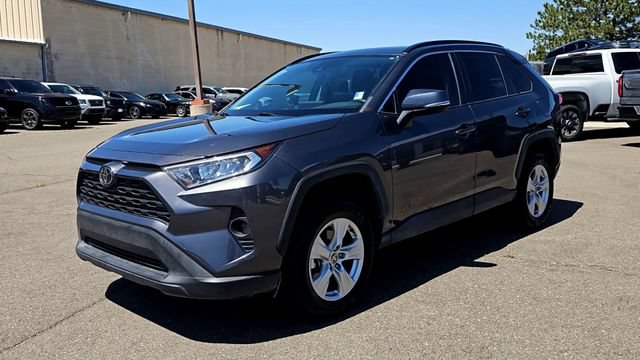 Used 2021 Toyota RAV4 XLE w/ Convenience Package FWD image 4