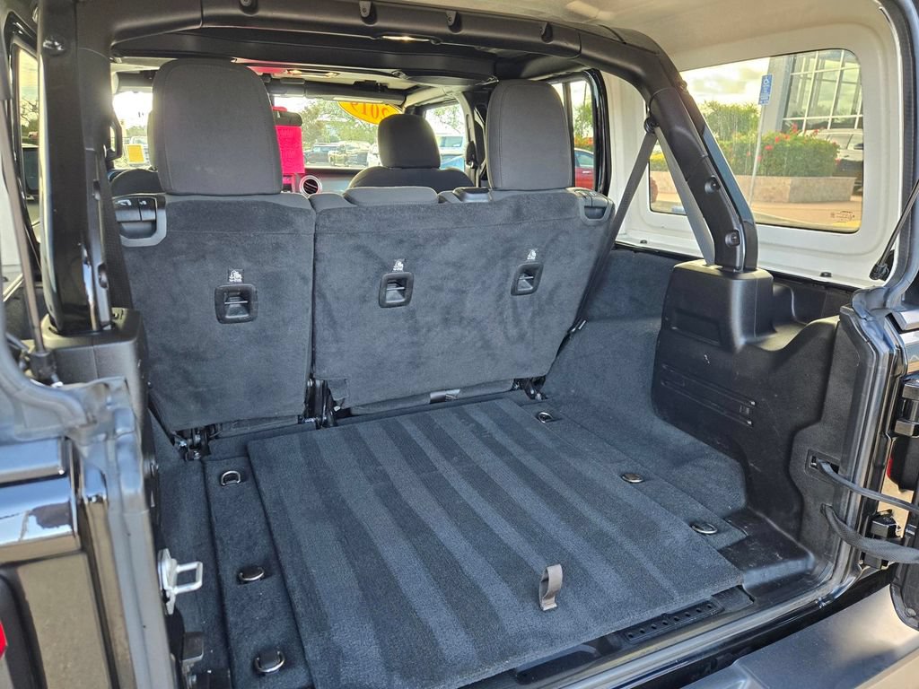 Used 2019 Jeep Wrangler Unlimited Sahara w/ Safety Group AWD/4WD image 32