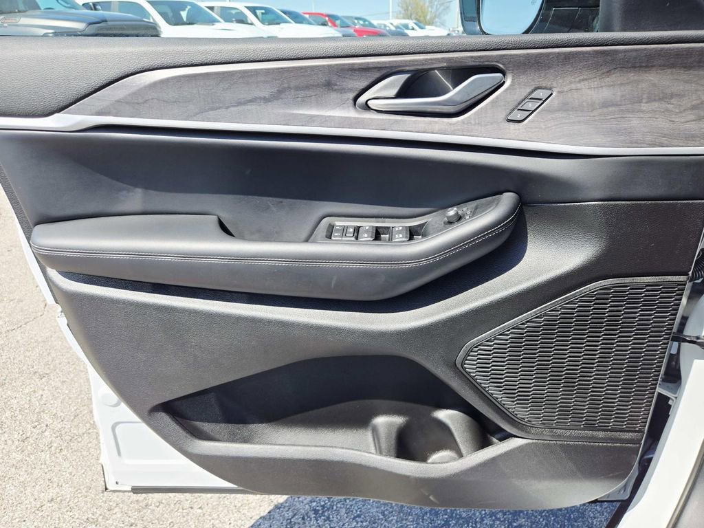 Used 2025 Jeep Grand Cherokee L Limited w/ Luxury Tech Group II image 36