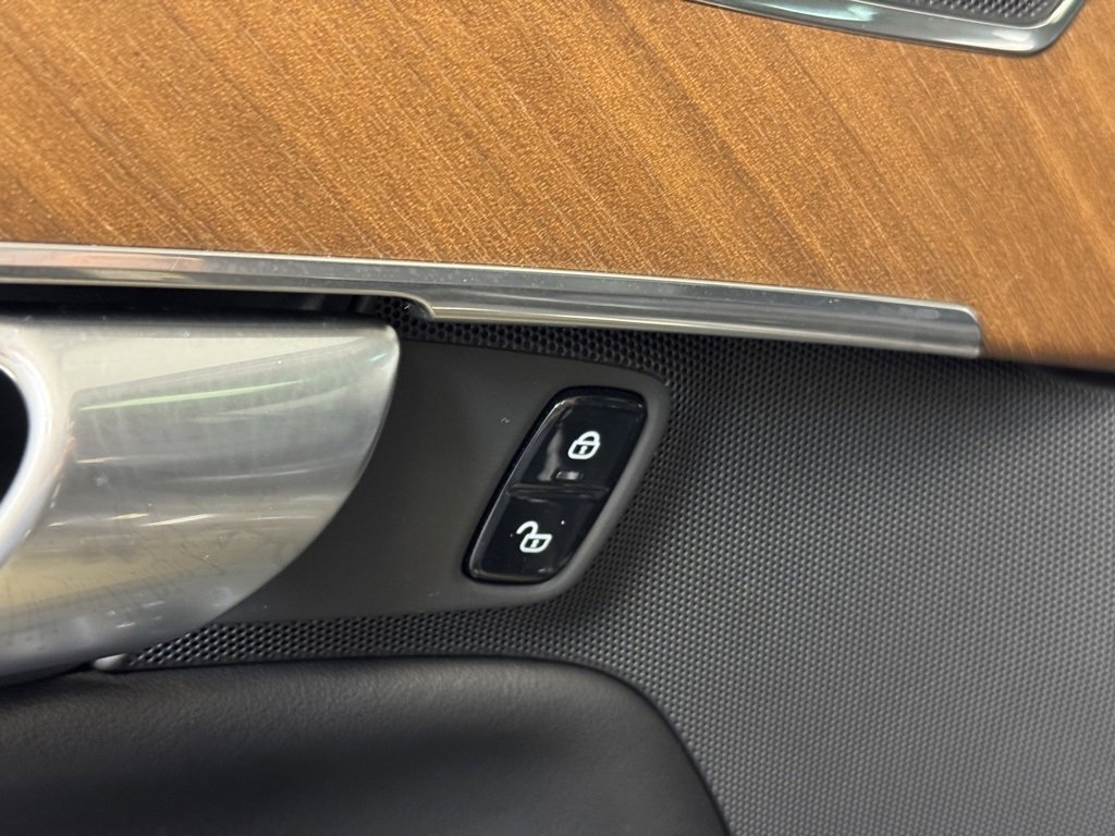 Used 2024 Volvo XC90 B5 Plus image 10