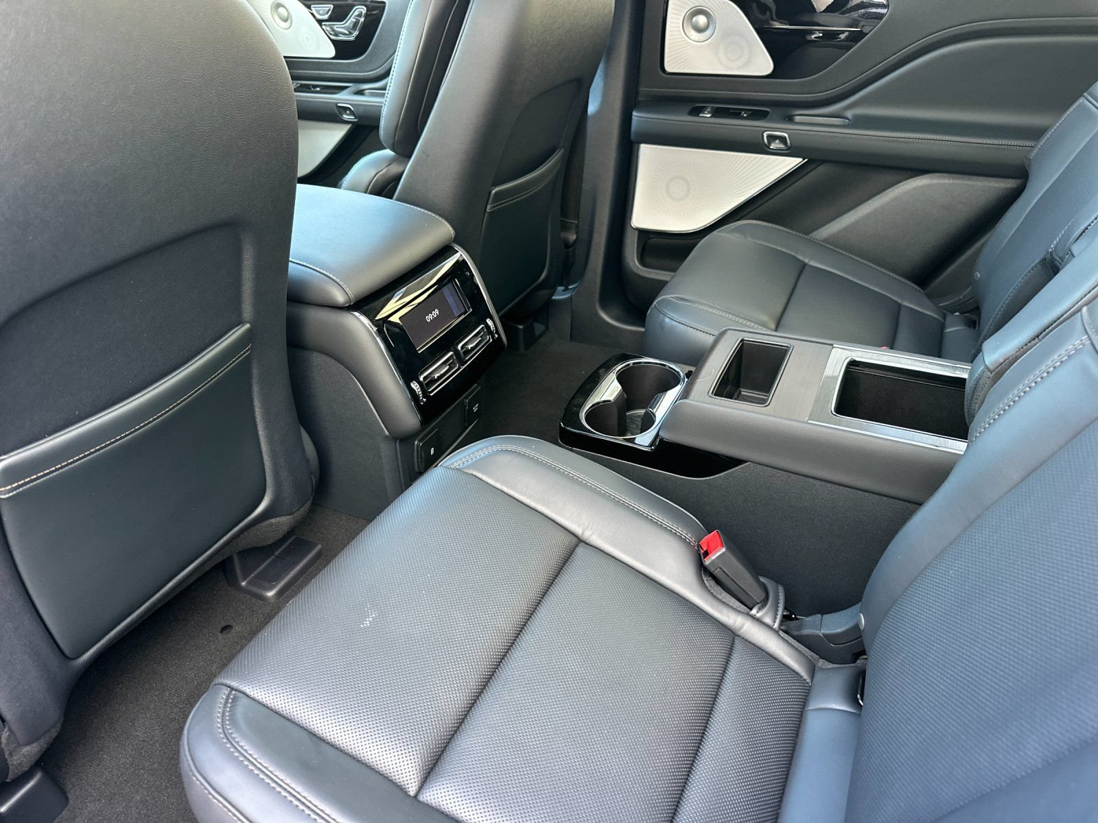 New 2026 Lincoln Aviator Reserve AWD/4WD image 11