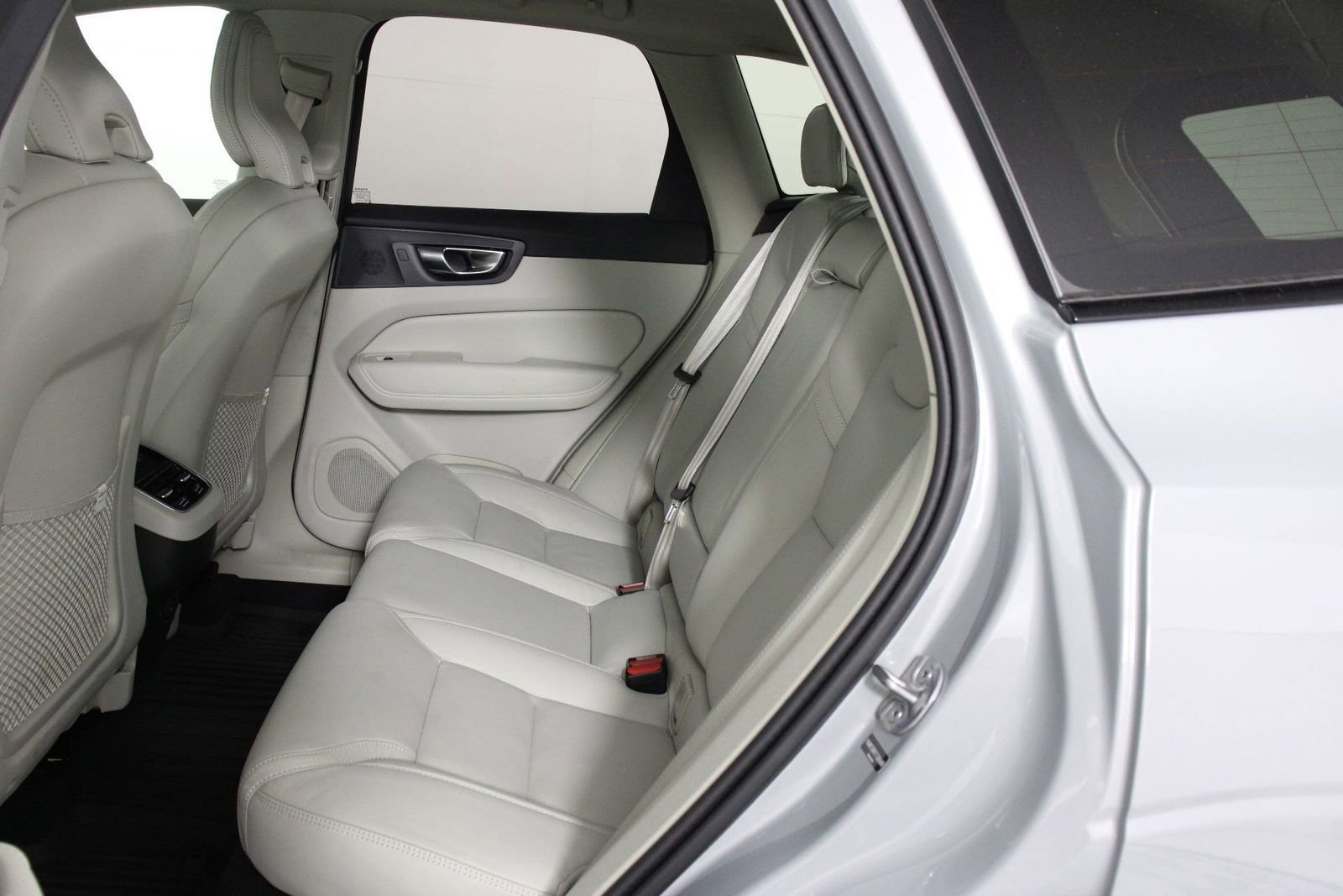 Certified 2026 Volvo XC60 B5 Ultra w/ Protection Package Premier AWD/4WD image 32