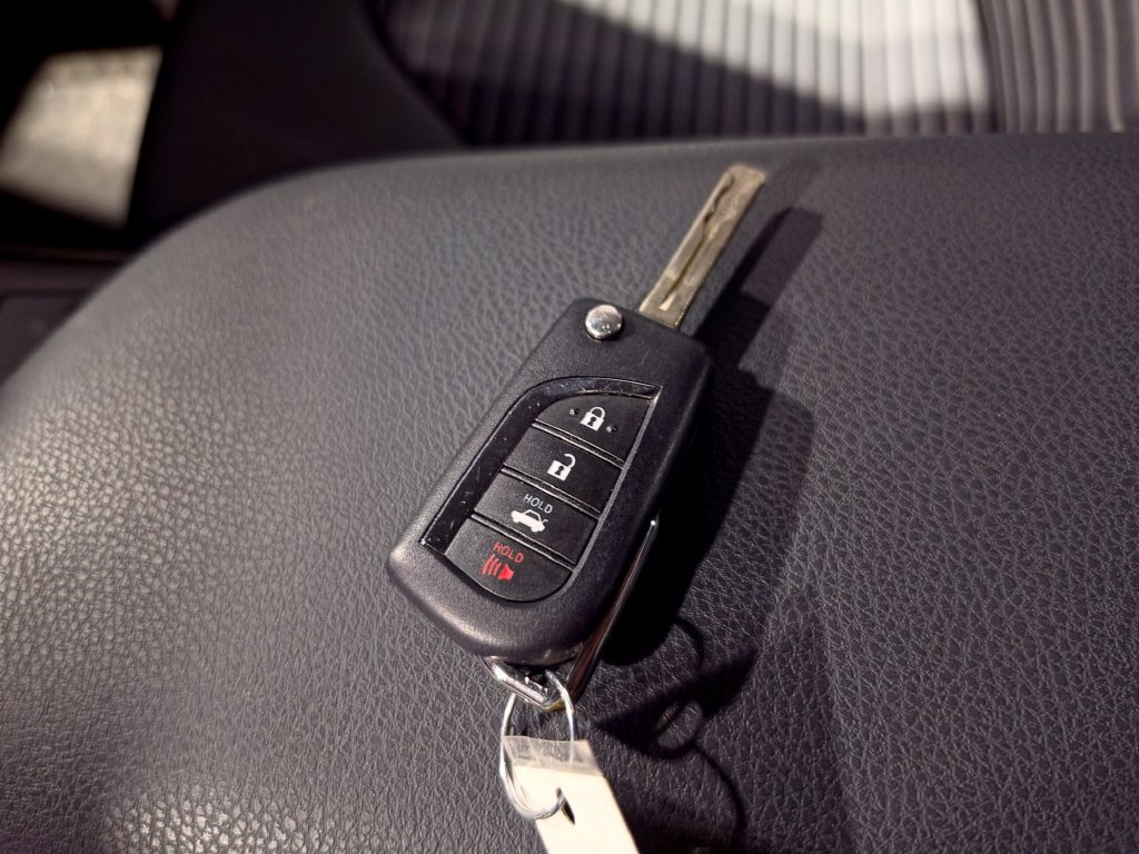 Used 2021 Toyota Camry SE w/ Cold Weather Package FWD image 10