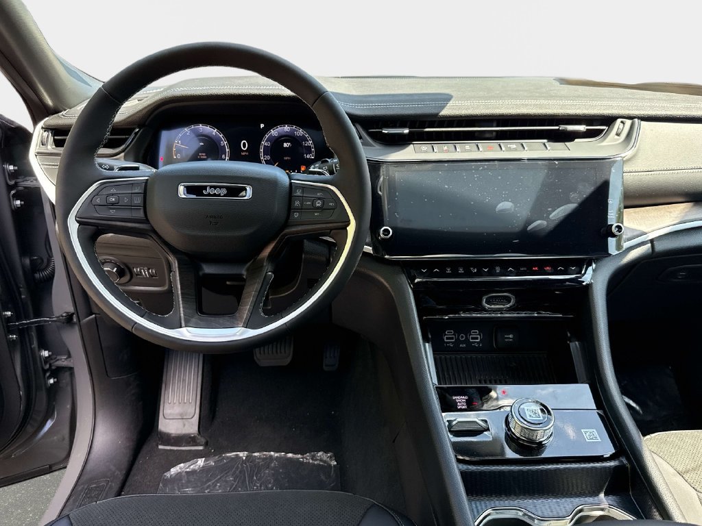 New 2027 Jeep Grand Cherokee Altitude AWD/4WD image 18
