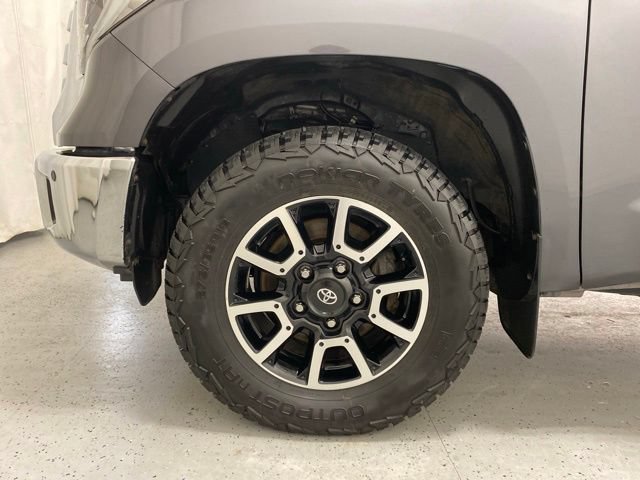 Used 2018 Toyota Tundra Limited w/ Limited Premium Package AWD/4WD image 9