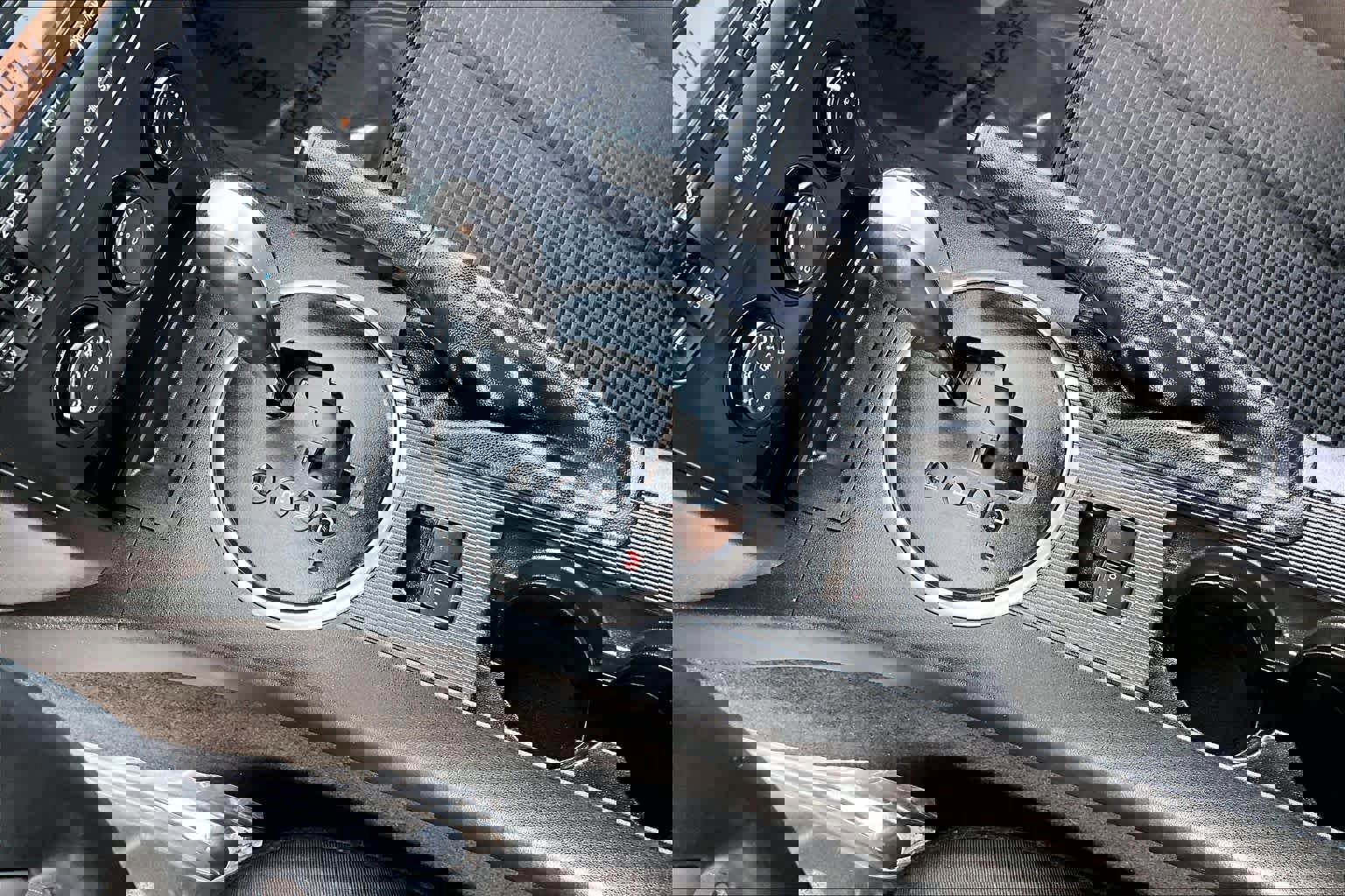 Used 2006 MAZDA MX-5 Miata Sport image 14