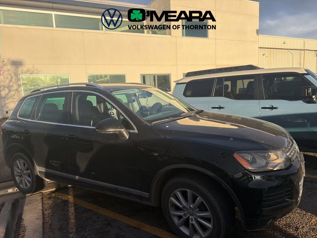 Used 2013 Volkswagen Touareg Sport image 2
