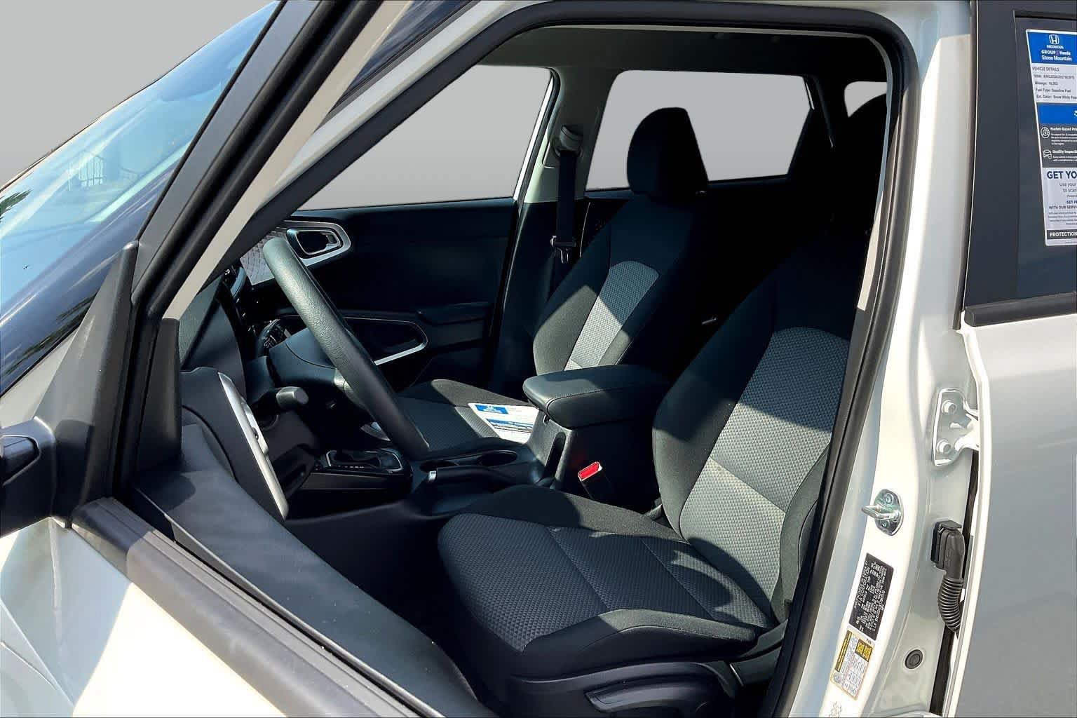 Used 2025 Kia Soul LX w/ LX Technology Package FWD image 8