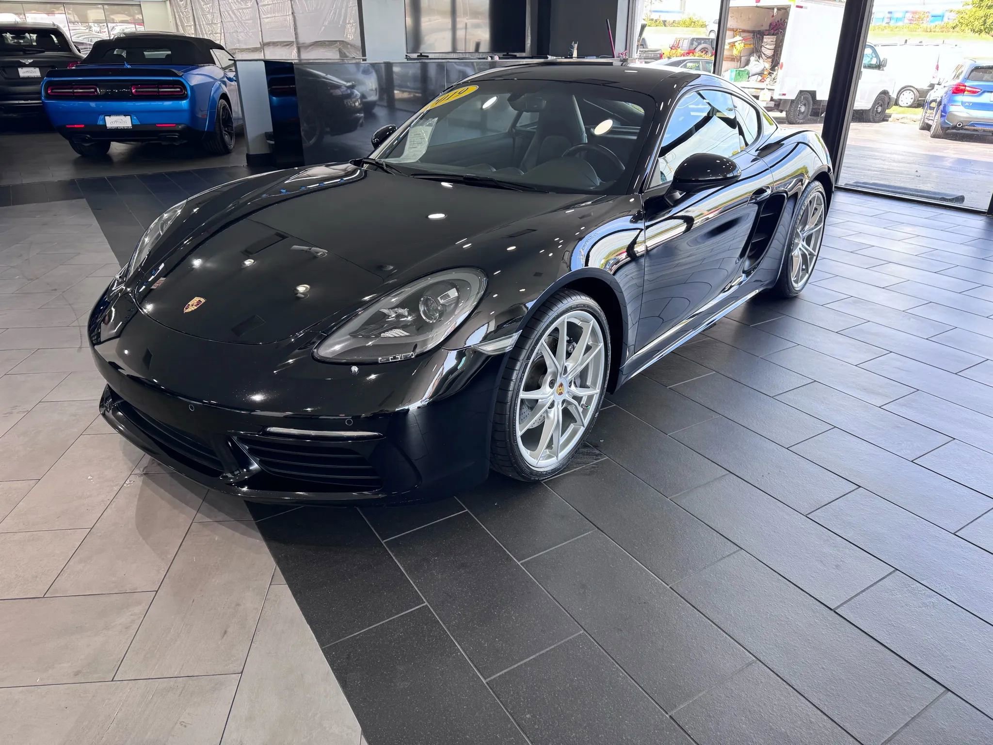 Used 2019 Porsche 718 Cayman image 7