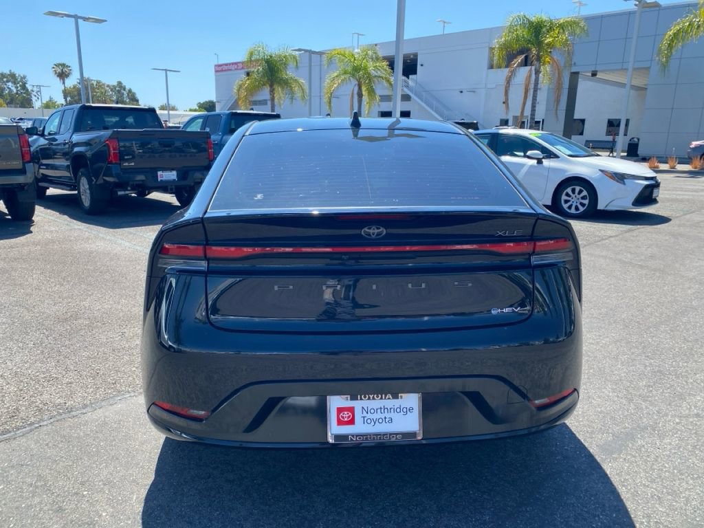 Used 2023 Toyota Prius XLE image 5