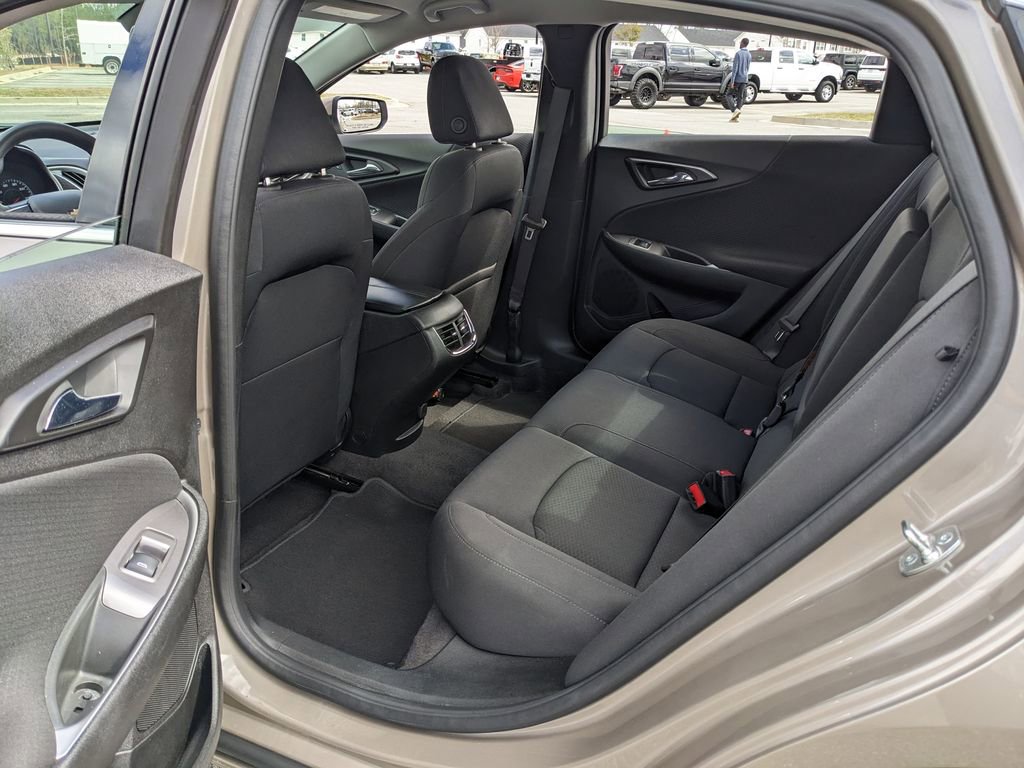 Used 2025 Chevrolet Malibu LT image 36
