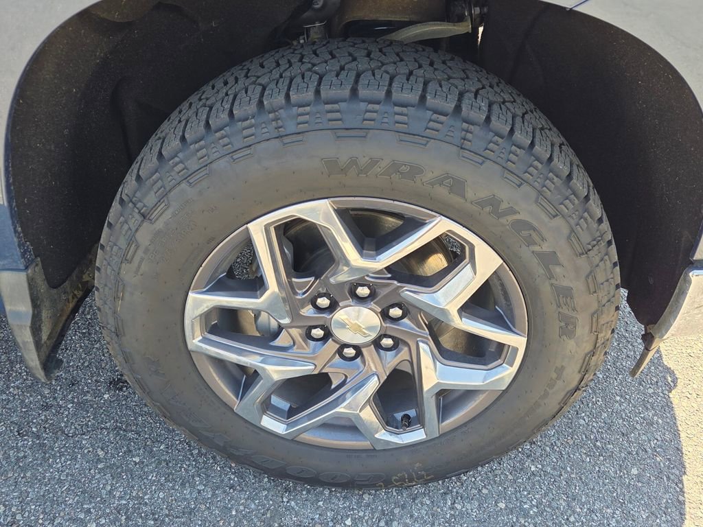 Used 2024 Chevrolet Silverado 1500 LT w/ Z71 Off-Road Package image 14