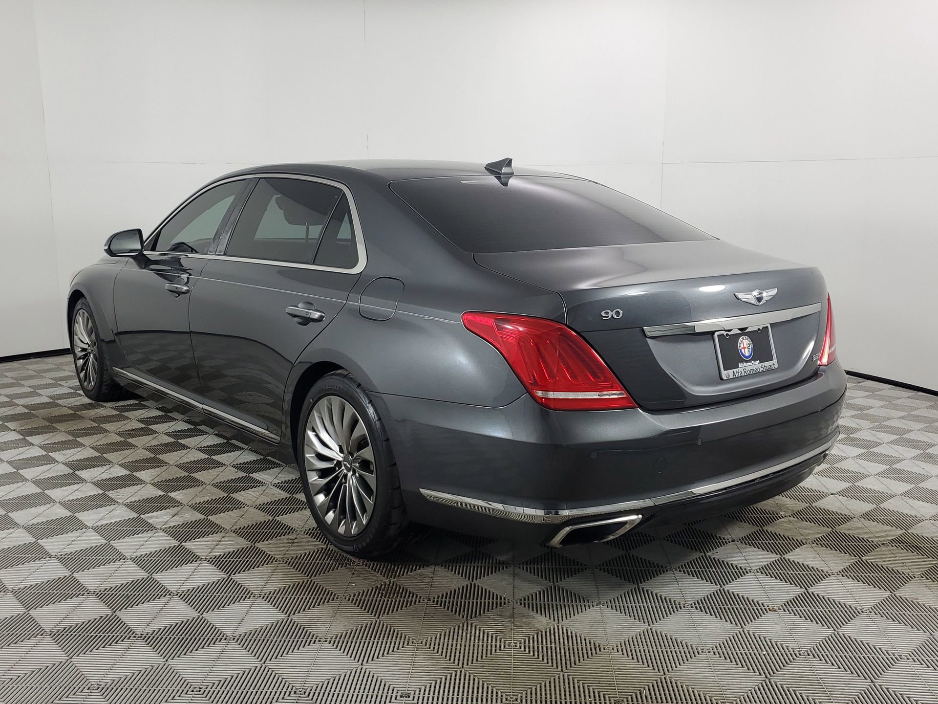 Used 2017 Genesis G90 3.3T Premium image 8