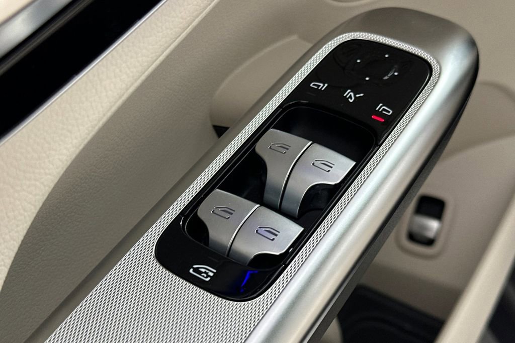 Certified 2026 Mercedes-Benz GLC 300 4MATIC image 13