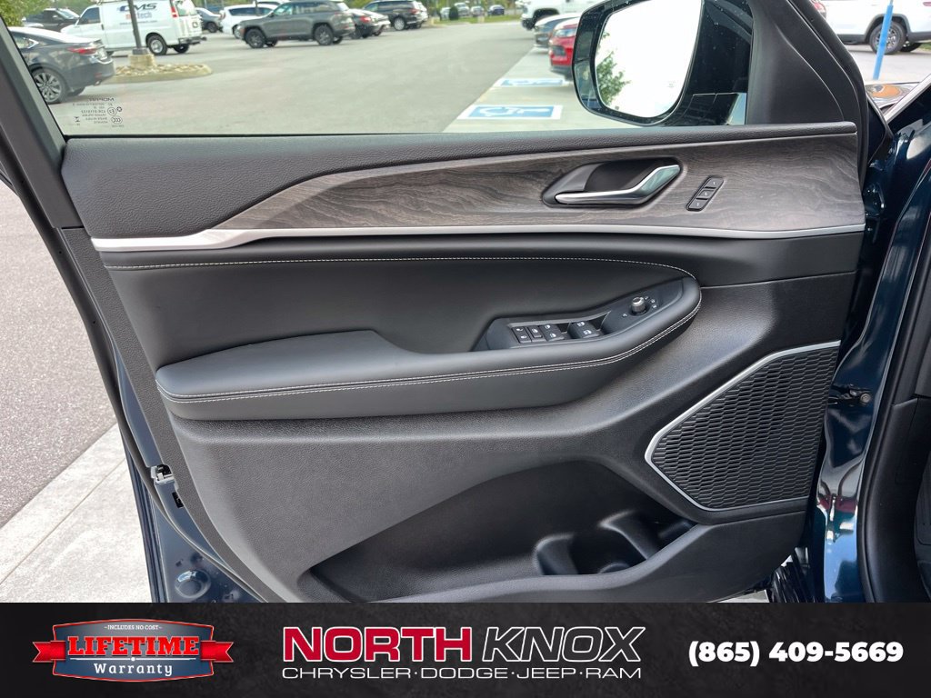 New 2027 Jeep Grand Cherokee Limited AWD/4WD image 5