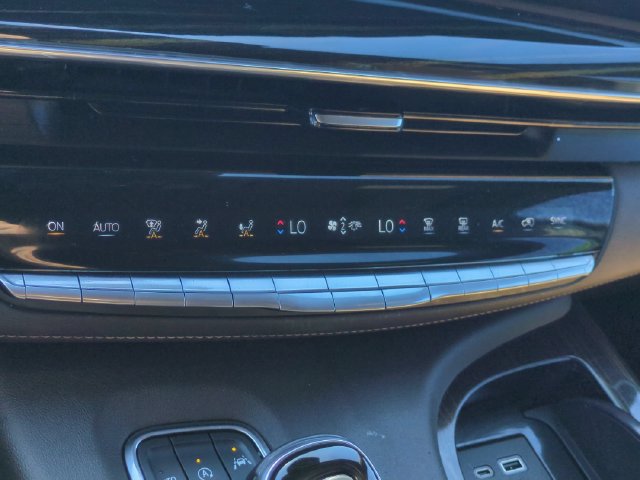 Used 2021 Cadillac Escalade Premium Luxury w/ Performance Package AWD/4WD image 24