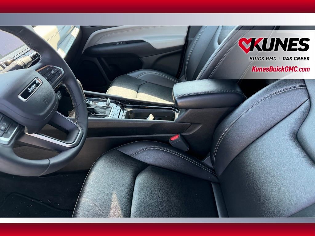 Used 2025 Jeep Compass Limited image 5