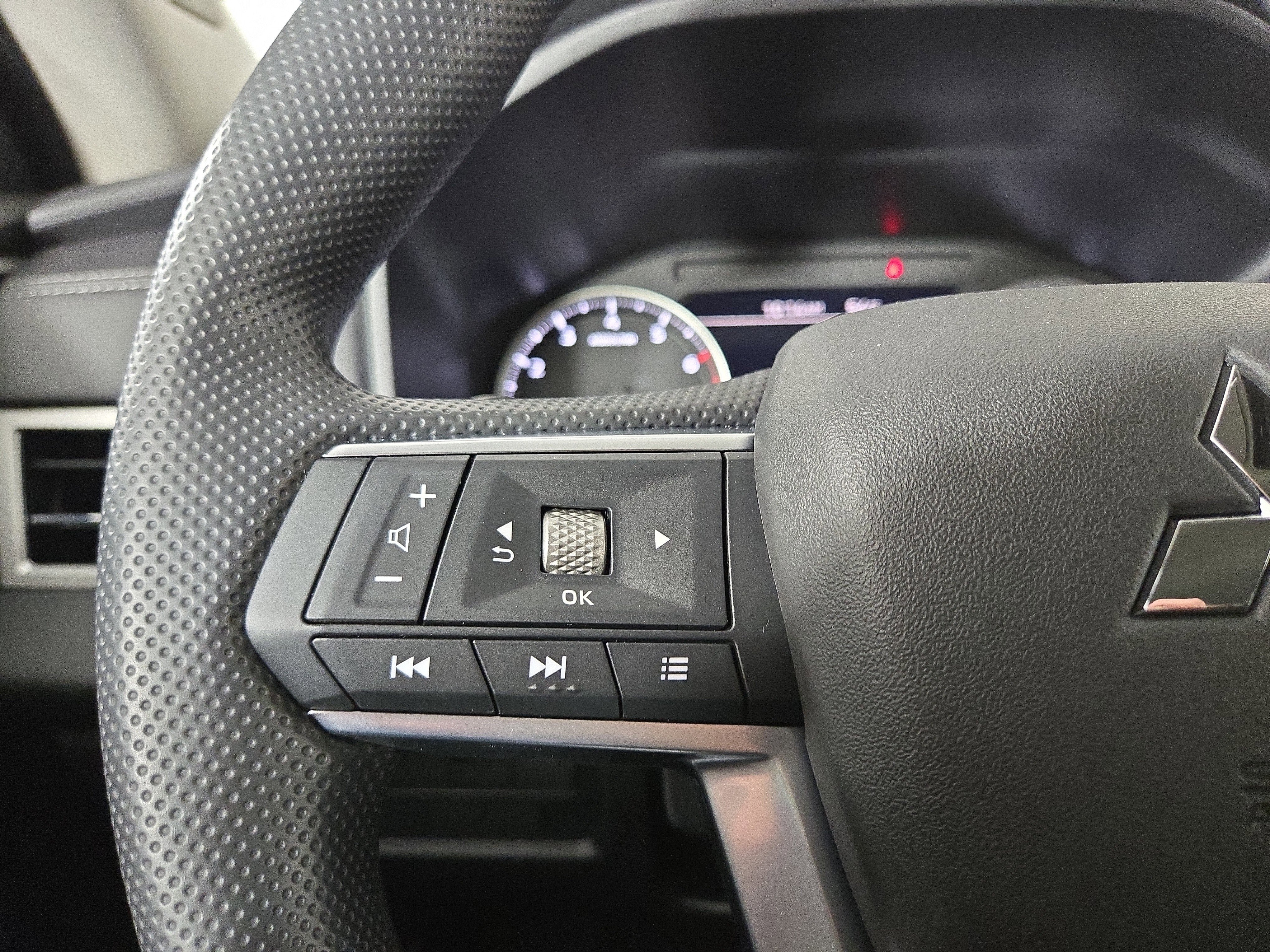 New 2026 Mitsubishi Outlander ES image 15