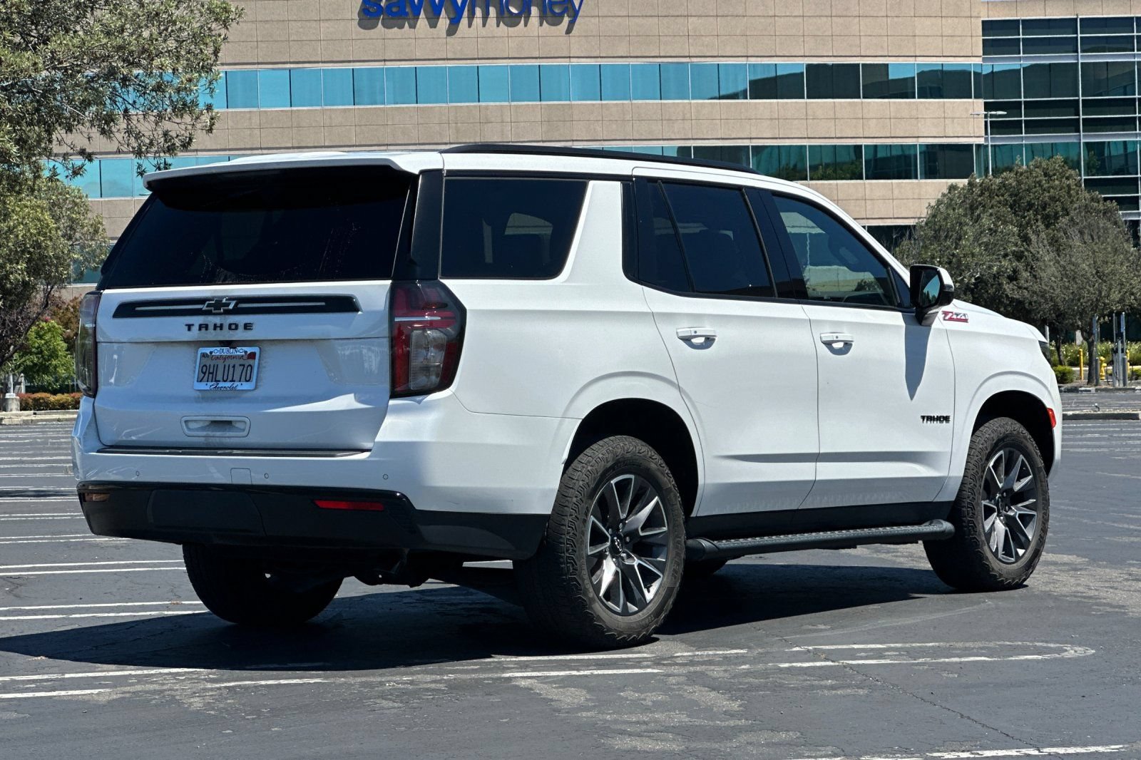 Used 2023 Chevrolet Tahoe Z71 w/ Luxury Package AWD/4WD image 4