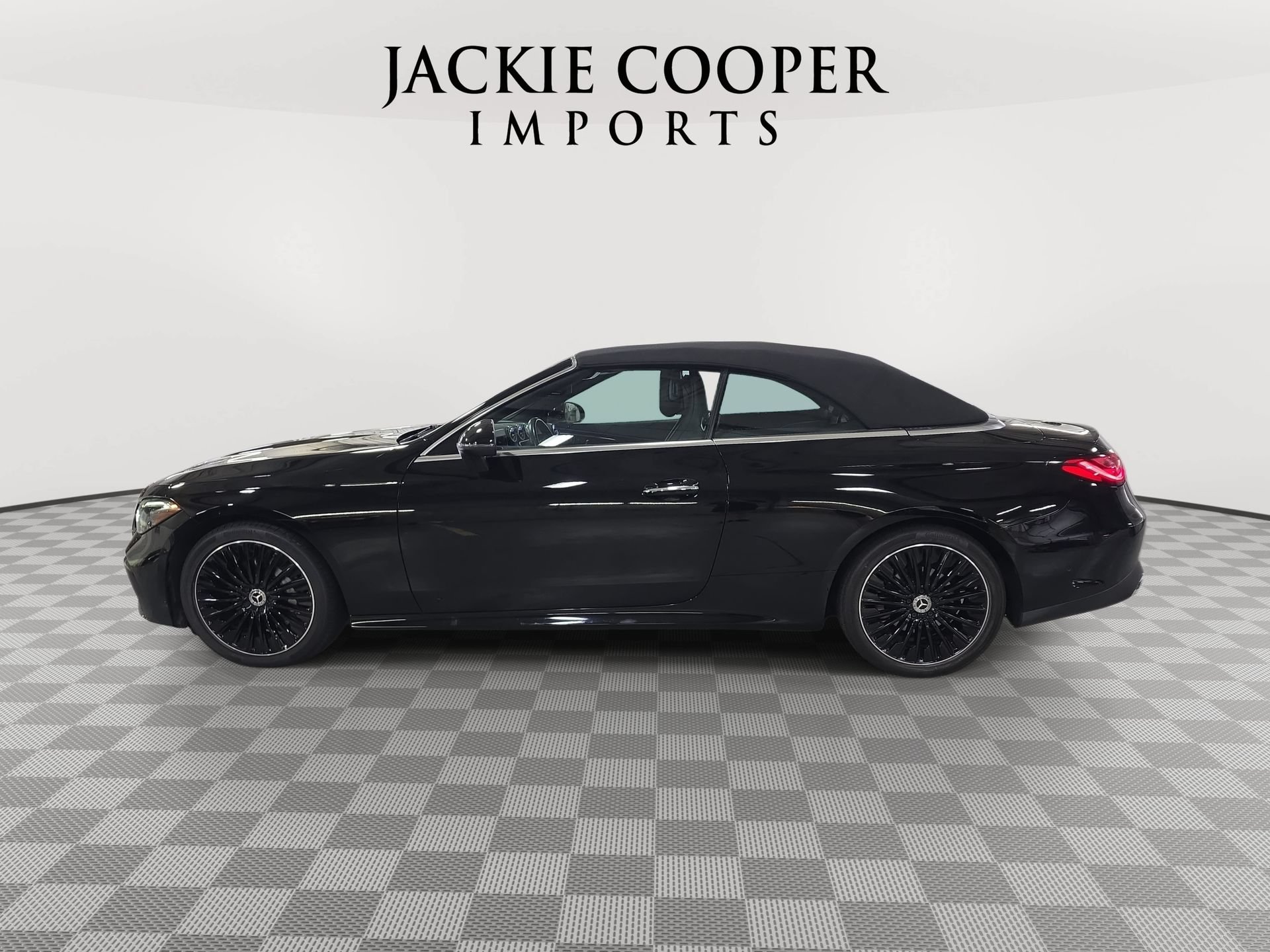 Used 2025 Mercedes-Benz CLE 300 4MATIC Cabriolet image 8