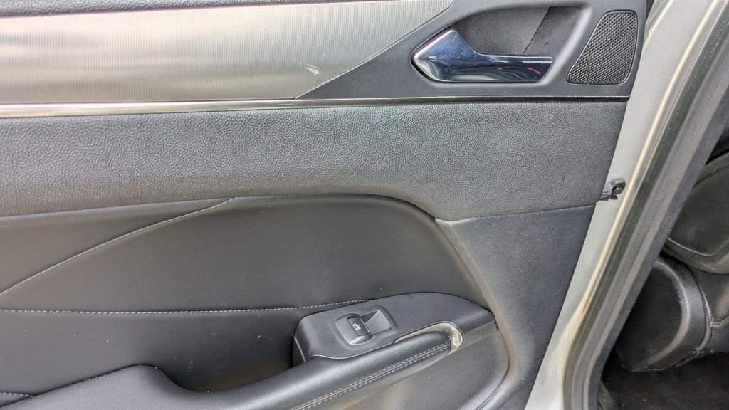 Used 2015 Lincoln MKC FWD image 11