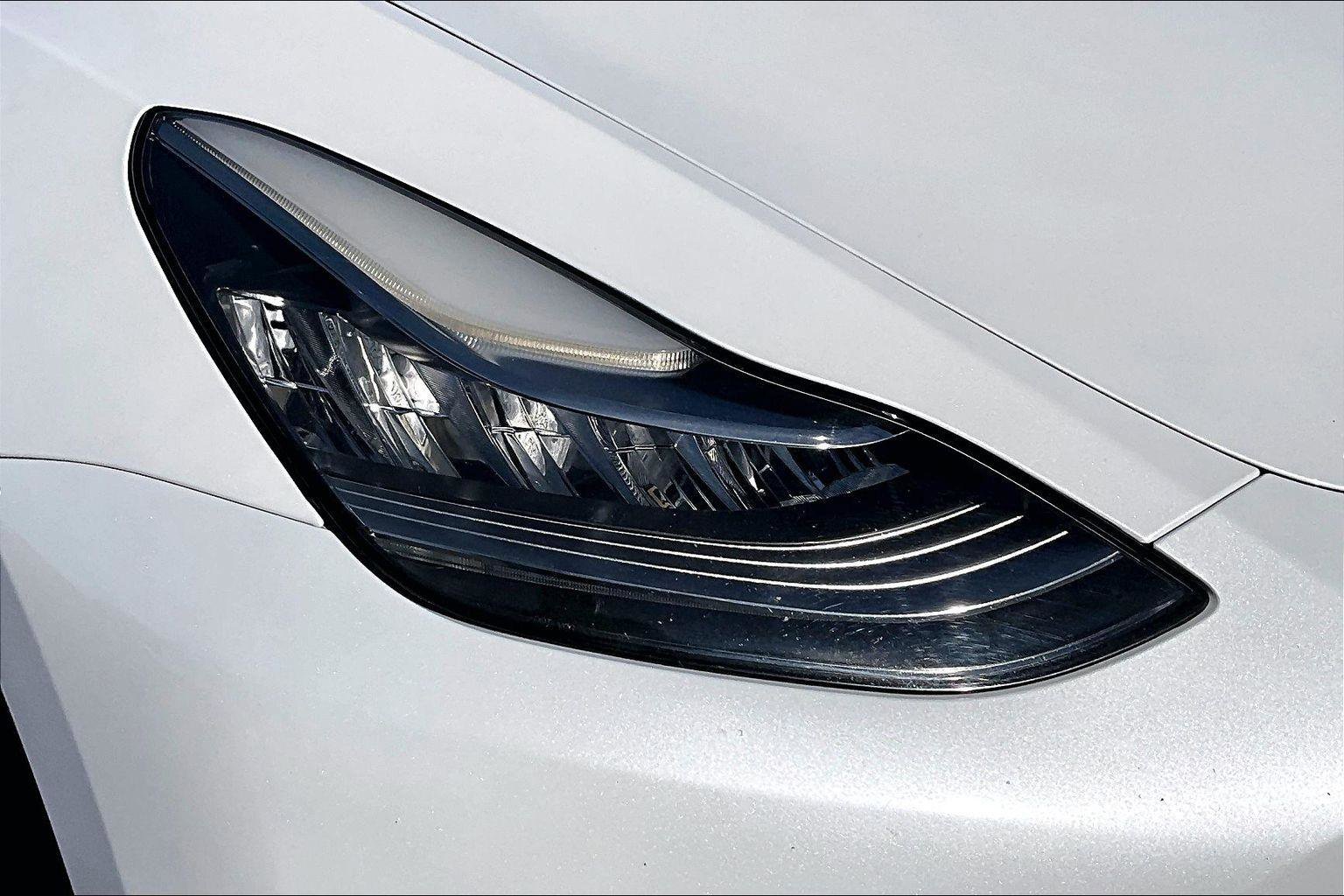 Used 2022 Tesla Model Y Long Range image 27