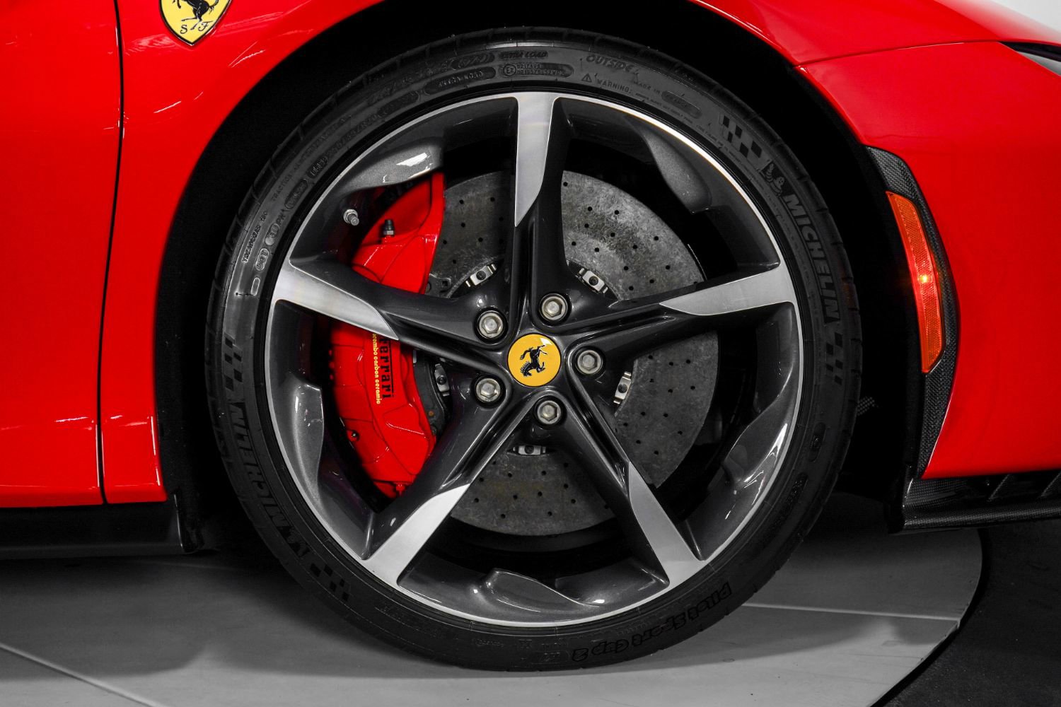 Used 2022 Ferrari SF90 Spider image 30