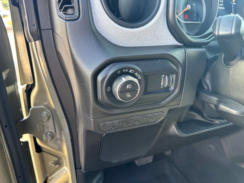 Used 2025 Jeep Gladiator Sport AWD/4WD image 14