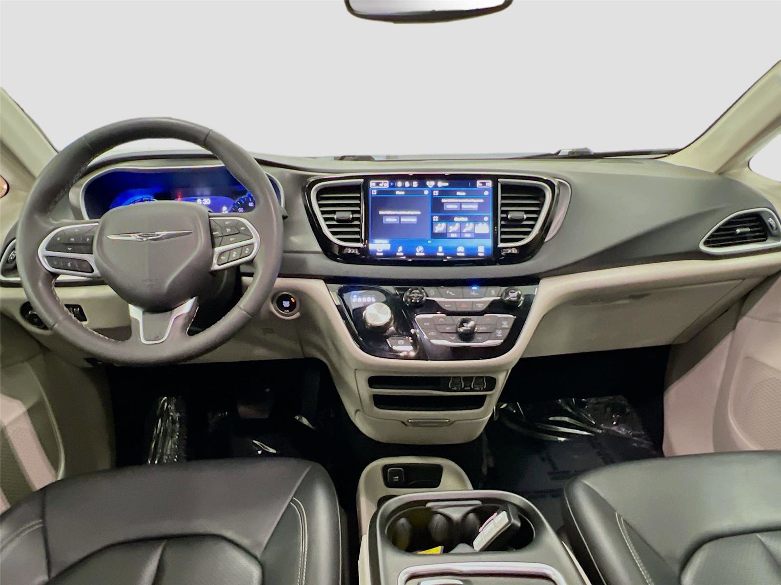 Used 2024 Chrysler Pacifica Touring-L FWD image 22
