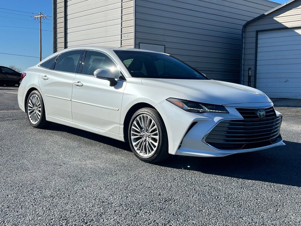 Used 2021 Toyota Avalon Limited image 4